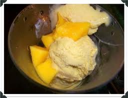 Helado de coco con mango