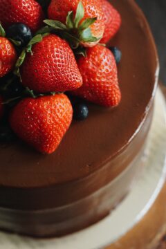tarta de fresas y chocolate