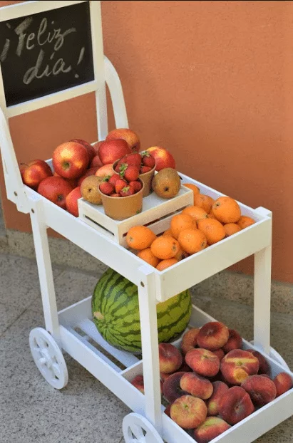 comefruta. aire de fiesta. carro frutas