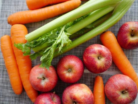Zumo de la vida. Zanahoria apio y manzana