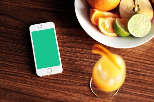 El comercio electrónico en España tiene su futuro en el móvil y poder hacer la compra de alimentación en el móvil ya no es una ilusión.