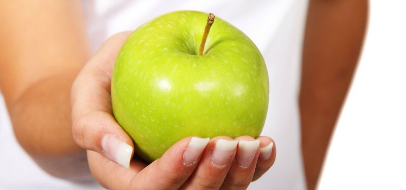 manzanas en la oficina saludable