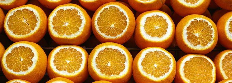 Pelar la naranja en la oficina