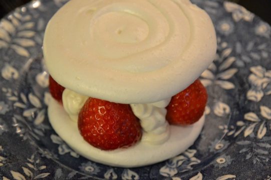 tarta de freson y meregue